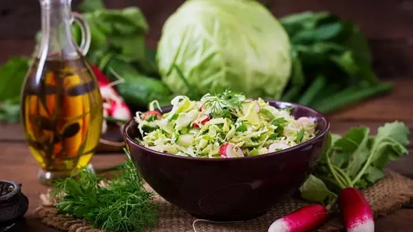 Осторожно, молодая капуста! Кому нельзя есть любимый весенний овощ