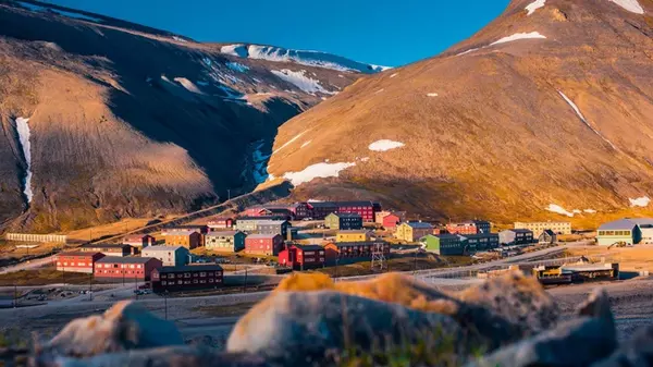 Нельзя рождаться и умирать: что известно про уникальный город в Норвегии