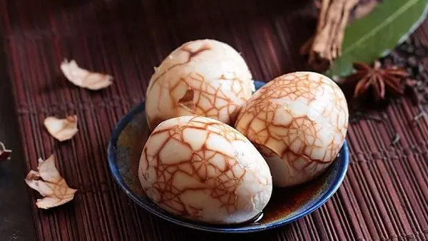 Как сварить «мраморные» яйца вкрутую: таких вкусных вы точно никогда не ели