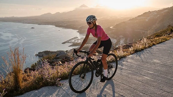 Велоспорт для начинающих: выбор велосипеда и экипировки