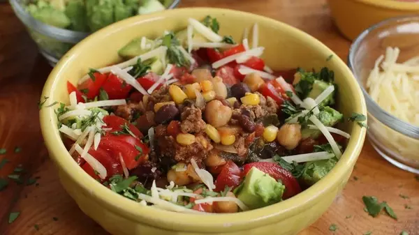 Овощной салат с нутом: рецепт питательного блюда