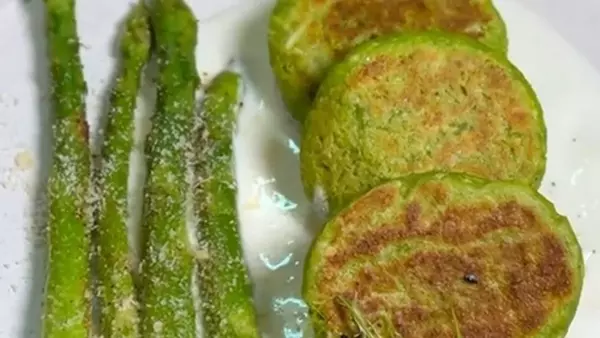 Рецепт изысканных сырников со шпинатом и спаржей