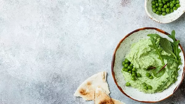 Гороховый хумус с мятой и фетой: оригинальный рецепт