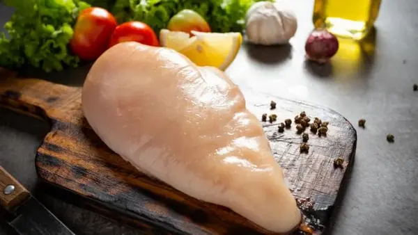 Надоело есть куриное филе при похудении? Тренер назвал более дешевую альтернативу