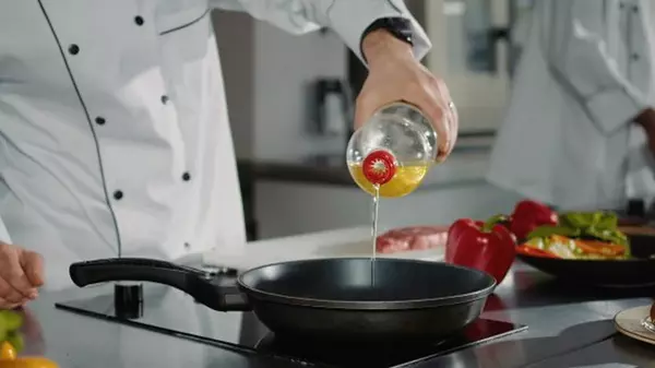 На чем жарить: масла, которые подходят для этого и которых надо избегать