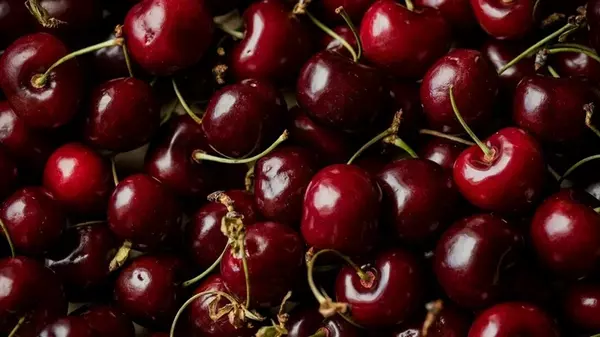 Один взгляд — и вы все поймете: как проверить еще на рынке, что черешня обработана химией