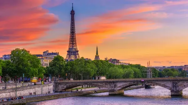 Париж признали самым дружелюбным по отношению к детям городом Европы