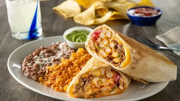 Буррито с чоризо и авокадо: рецепт вкусного перекуса