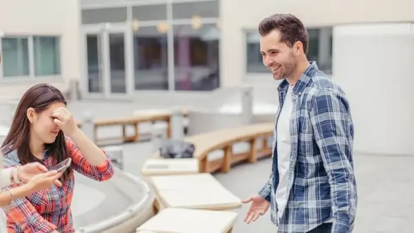 Комплименты, которые могут обидеть: что лучше не говорить даже с добрыми намерениями