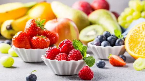 Не только арбуз: эти 5 фруктов увлажнят организм летом