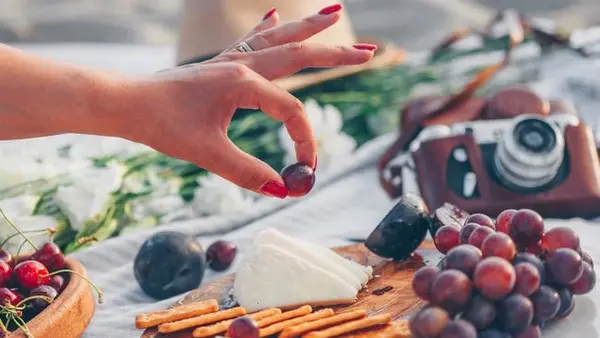 Какие продукты нельзя брать на пляж, чтобы потом не попасть в больницу