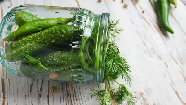 Как сделать идеальный рассол для огурцов: сколько класть соли и сахара — секреты опытных хозяек