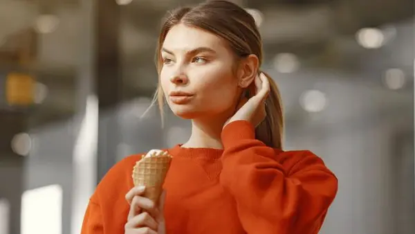 Как есть мороженое, чтобы кайфовать без боли в горле: 7 советов, которые не все знают
