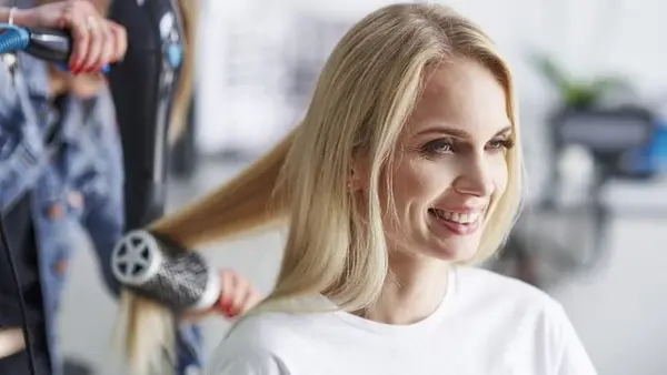 Названы неактуальные стрижки, о которых пора забыть. «Добавляют» возраст и давно не в моде