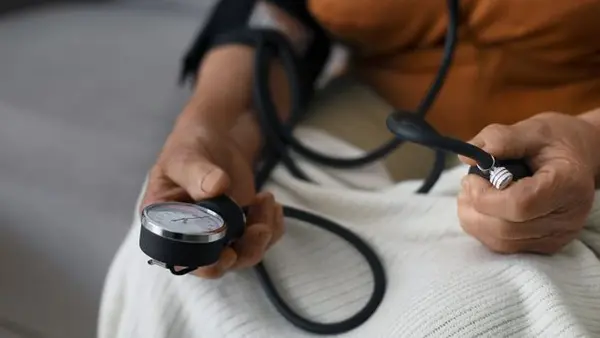 Эта простая привычка помогает бороться с гипертонией: она очень важна