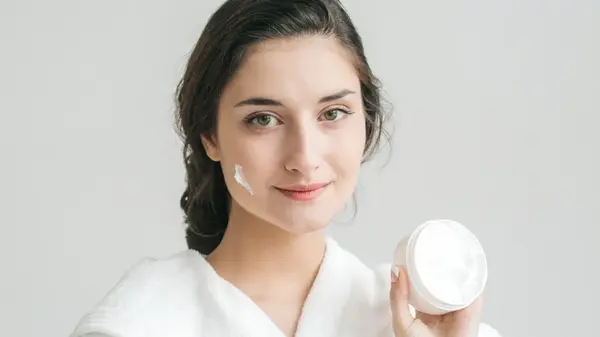 Профилактика старения кожи: когда и с чего начинать