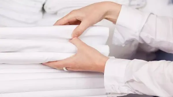 Обычный крахмал разглаживает постельное белье за 2 минуты лучше утюга: как использовать