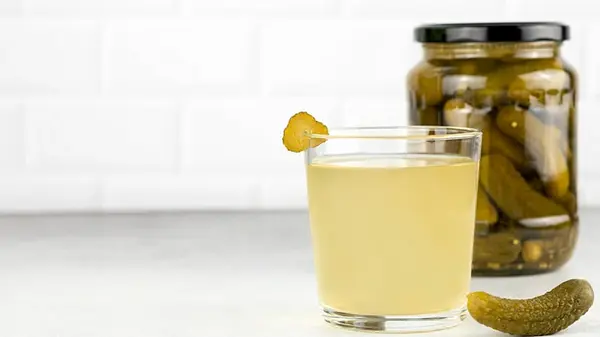 Не выливайте рассол: шеф-повар объяснил, почему его следует добавить в тесто для хлеба