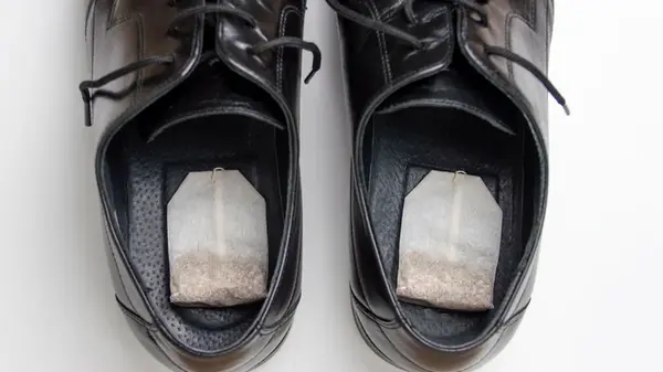 Как избавиться от неприятного запаха из обуви за 2 минуты: способы, которые действительно работают