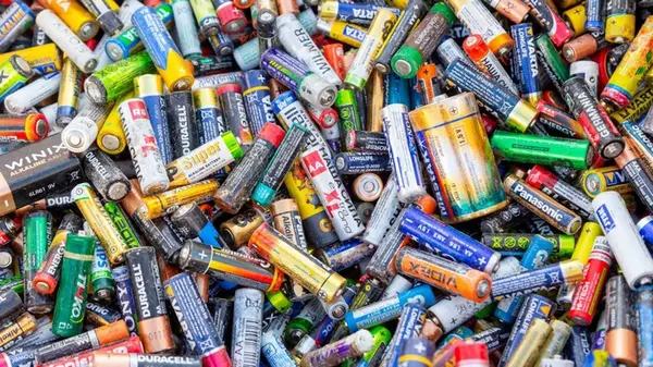 Что делать, если протекла батарейка и как правильно ее утилизировать: полезные советы