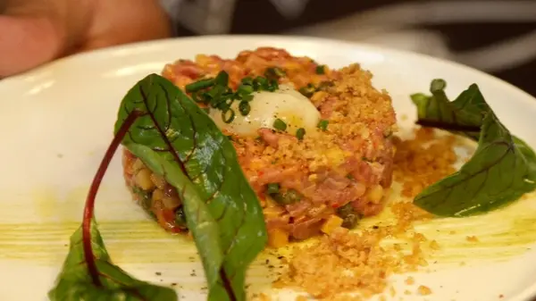 Тартар из сыровяленой колбасы: рецепт интересной альтернативы классическому блюду