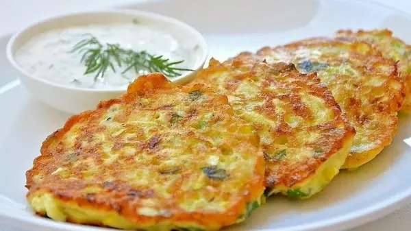 Самые вкусные оладьи из кабачков: простой рецепт