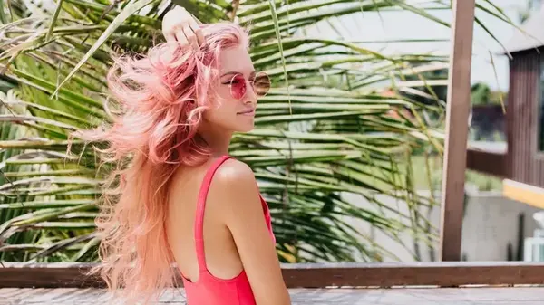 Идеальные для лета: прически, которым не страшна влага