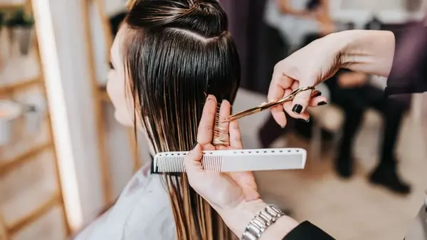 Стрижка в эти дни привлечет деньги и здоровье: лунный календарь на август 2025