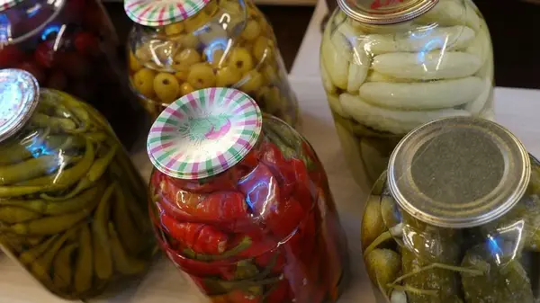 Как защитить крышки от ржавчины во время консервации: простой способ, о котором почему-то забывают