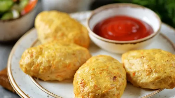 Куриные котлеты, запеченные в духовке: рецепт вкусного горячего блюда