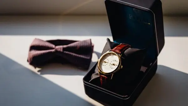 Почему нельзя дарить часы: интересные факты и суеверия