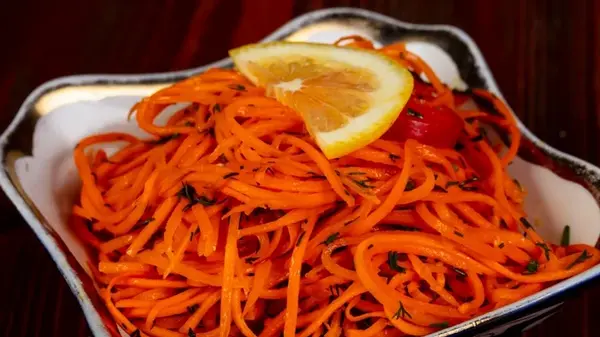 Салат из моркови на зиму: как законсервировать полезный овощ