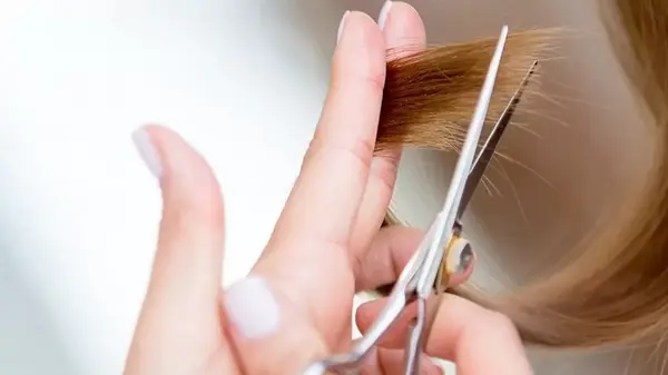 Лунный календарь стрижек на август 2025 года: какие дни благоприятны для изменения имиджа