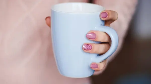 Несчастья и болезни: почему никогда нельзя пить из чужой чашки — народные приметы