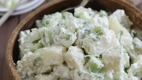 Картофельный салат со сливочной заправкой: интересный рецепт