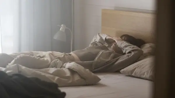 Почему во сне вы не можете убежать или закричать: объяснение, которое вас удивит