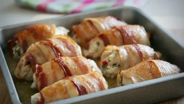 Мясные рулетики с плавленым сыром: рецепт оригинальной закуски