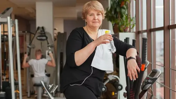 5 привычек, которые не дают похудеть после 50 лет: вы их придерживаетесь?