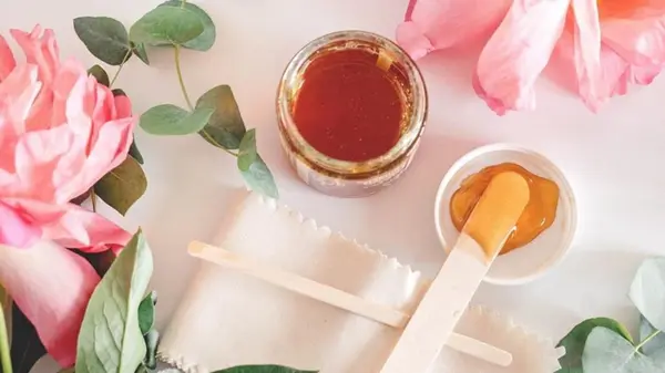 Чем сахарная эпиляция отличается от восковой