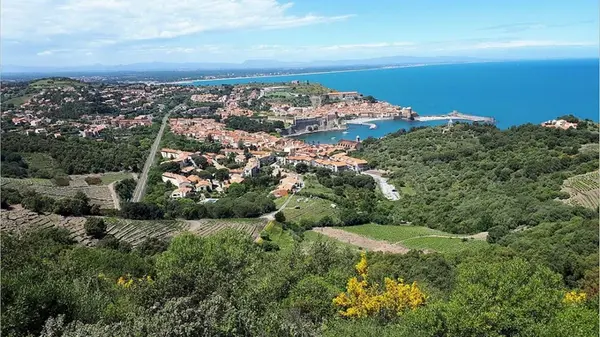 Французский город-жемчужина может заменить переполненные Канны: чем он уникален