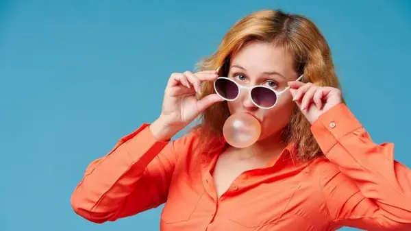 Как долго можно жевать жвачку: ответ стоматологов, который вас удивит