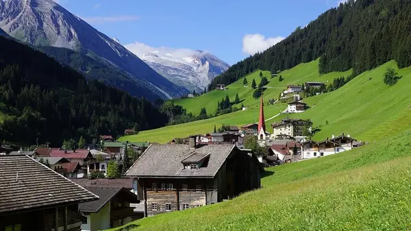 Не лыжами одними: названы невероятно красивые места в Альпах для летнего отдыха