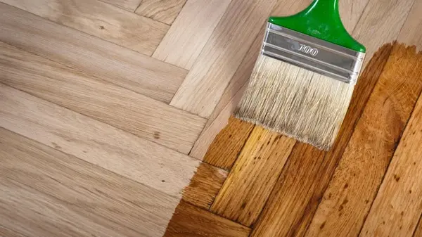 Этот лайфхак 50-х годов вернет блеск деревянному полу: не останется ни одной царапины