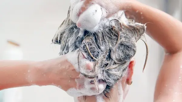 Почему нельзя мыть голову каждый день: ошибка, которую совершают многие