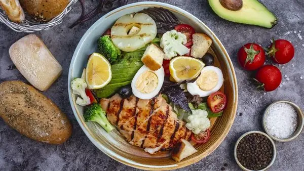 Главный миф о белках: тренер объяснил, как легко набрать норму из обычной пищи