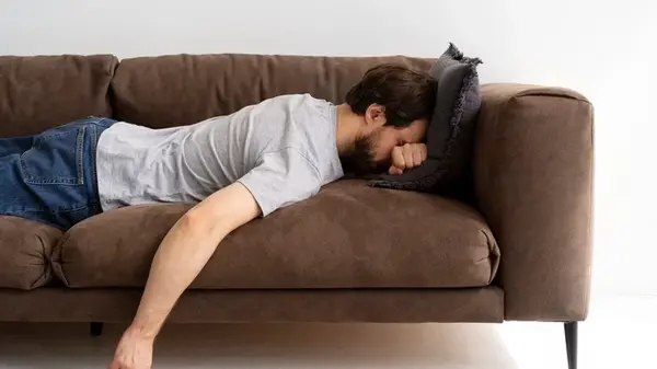 Как распознать ленивого человека: главные признаки и привычки, которые выдают пассивность