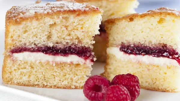 Как приготовить вкусный бисквит «Виктория»: кулинар поделилась рецептом, который не подведет