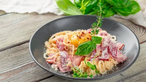 Паста с беконом и персиками: очень простой но изысканный рецепт