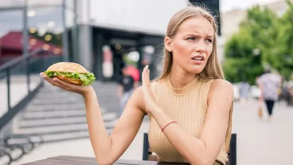 Эту пищу стоит избегать во время менструации: причина удивит всех