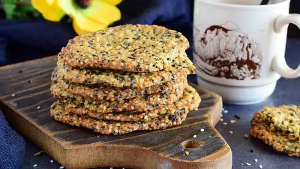 Медово-миндальное печенье с кунжутом: рецепт полезной выпечки